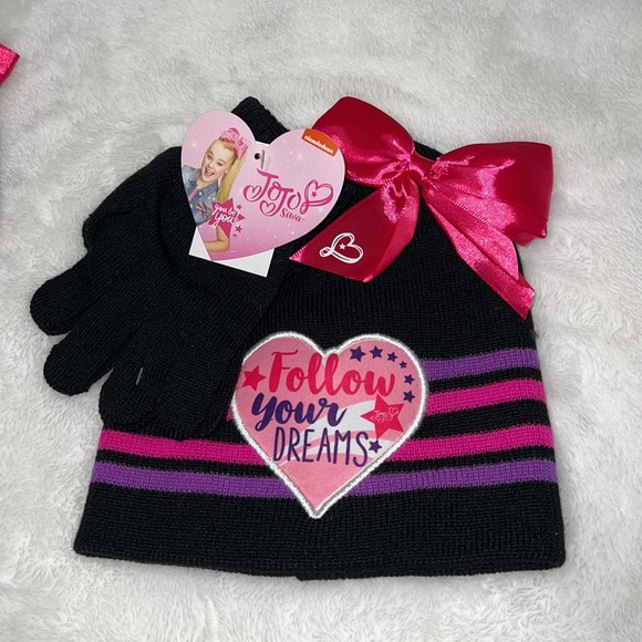 Set of 2 Nickelodeon Jojo, beanie hat and gloves. - Picture 3 of 8